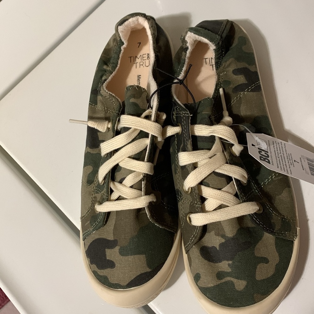 NWT Time and Tru Camouflage sneakers women’s - Picture 3 of 5